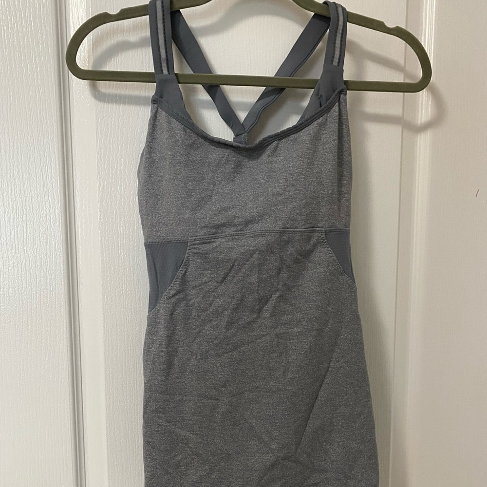 Lululemon tank size 6